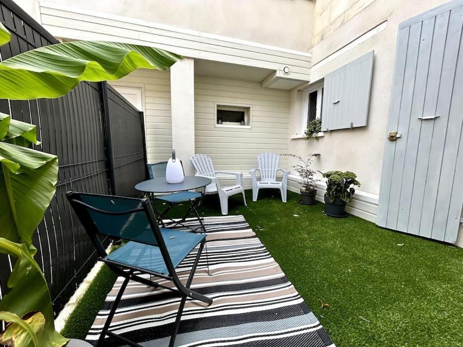 Cote Cour - Appartement En Plein Centre-Ville & Proche Des Thermes Rochefort  Exterior foto